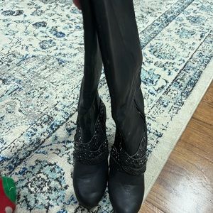 BLACK BOOTS SIZE 10
